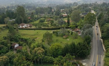 Venta Lote En El Retiro, Con frente a La Via LLanogrande.