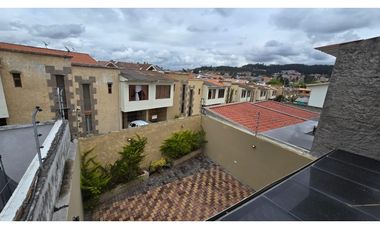 CASA AMPLIA EN VENTA CON BUENOS ACABADOS SECTOR CUIDADELA LOS MEDICOS