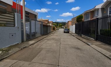 CASA AMPLIA EN VENTA CON BUENOS ACABADOS SECTOR CUIDADELA LOS MEDICOS