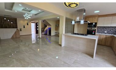 CASA AMPLIA EN VENTA CON BUENOS ACABADOS SECTOR CUIDADELA LOS MEDICOS