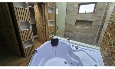 CASA AMPLIA EN VENTA CON BUENOS ACABADOS SECTOR CUIDADELA LOS MEDICOS