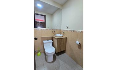 CASA AMPLIA EN VENTA CON BUENOS ACABADOS SECTOR CUIDADELA LOS MEDICOS