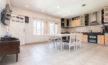 Casa en venta de 3 dormitorios c/ cochera en Temperley