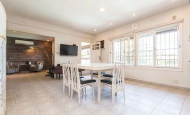 Casa en venta de 3 dormitorios c/ cochera en Temperley