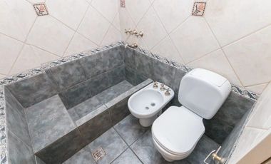 Casa en venta de 3 dormitorios c/ cochera en Temperley