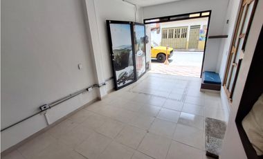 SE RENTA LOCAL CERCA AL PARQUE PRINCIPAL DE MONTENEGRO , QUINDIO