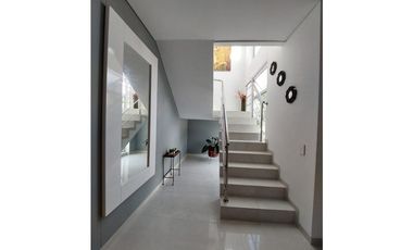 CASA EN VENTA O ARRIENDO EN PICACHO CON PISCINA - CONJUNTO CERRADO