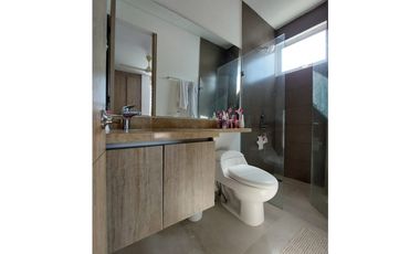 CASA EN VENTA O ARRIENDO EN PICACHO CON PISCINA - CONJUNTO CERRADO