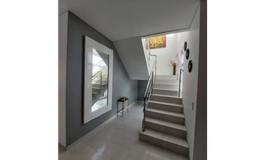 CASA EN VENTA O ARRIENDO EN PICACHO CON PISCINA - CONJUNTO CERRADO