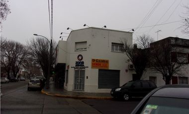 P/INVERSION 2 VIVIENDAS MAS QUINCHO APTO DEPTO PATIO MAS 4 LOCALES EN ESQUINA  TODO EN BLOCK