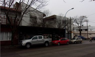 P/INVERSION 2 VIVIENDAS MAS QUINCHO APTO DEPTO PATIO MAS 4 LOCALES EN ESQUINA  TODO EN BLOCK