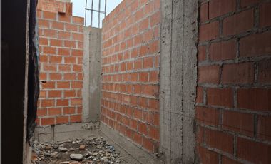 SE VENDE CASA SEMI CONSTRUIDA EN CONDOMINIO LAS VIÑAS POCOLLAY