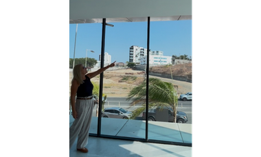 OPORTUNIDAD CONSULTORIO, EN UMIÑAMED, MANTA