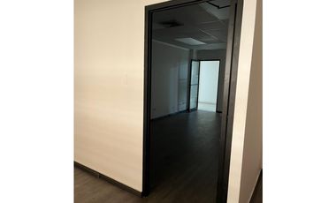 Se alquila Oficina 84.24 m² en Galerías Balboa