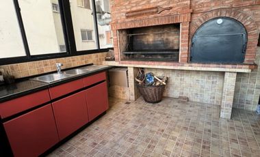 Departamento en venta de 4 dormitorios c/ cochera en Lomas de Zamora