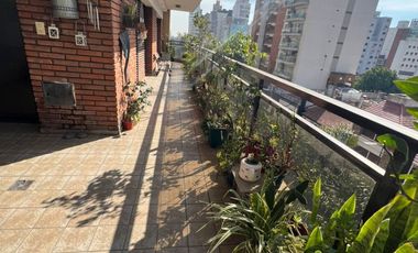Departamento en venta de 4 dormitorios c/ cochera en Lomas de Zamora