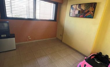 Departamento en venta de 4 dormitorios c/ cochera en Lomas de Zamora