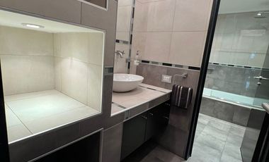 Departamento en venta de 4 dormitorios c/ cochera en Lomas de Zamora