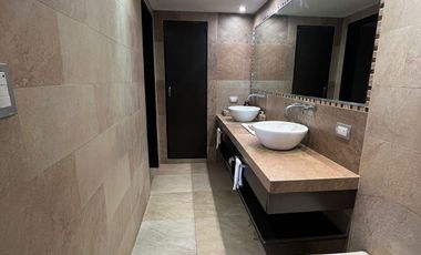 Departamento en venta de 4 dormitorios c/ cochera en Lomas de Zamora