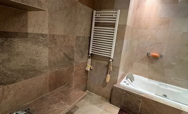 Departamento en venta de 4 dormitorios c/ cochera en Lomas de Zamora