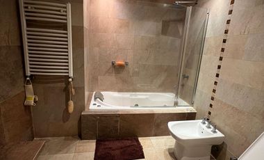 Departamento en venta de 4 dormitorios c/ cochera en Lomas de Zamora