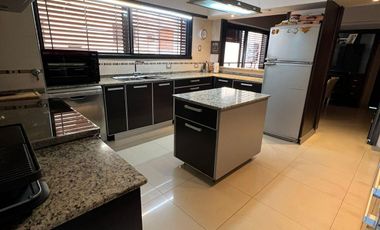 Departamento en venta de 4 dormitorios c/ cochera en Lomas de Zamora