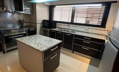 Departamento en venta de 4 dormitorios c/ cochera en Lomas de Zamora