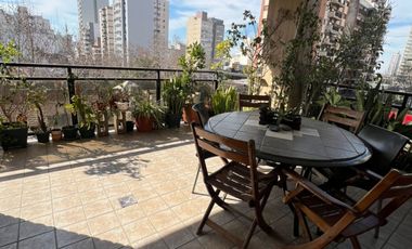 Departamento en venta de 4 dormitorios c/ cochera en Lomas de Zamora