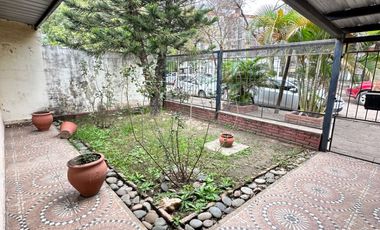 VENDE casa en barrio Incone