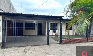 VENDE casa en barrio Incone