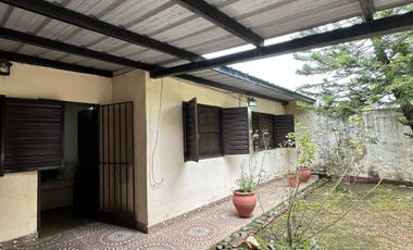 VENDE casa en barrio Incone