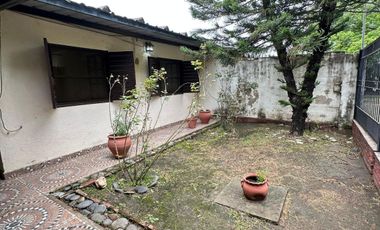 VENDE casa en barrio Incone