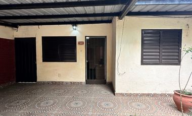 VENDE casa en barrio Incone
