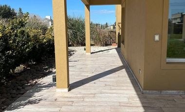 Casa en venta en Fincas del Alba canning