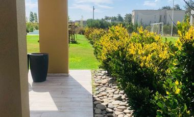 Casa en venta en Fincas del Alba canning