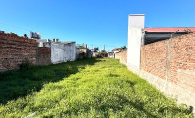 VENDE terreno 10x44 Barrio La Pilar sobre asfalto