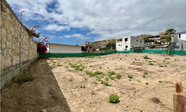 Casa de 3 Dormitorios en planos Santa Marianita cerca al mar