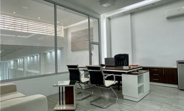 Local Comercial con Oficinas y Amplia Bodega a 4 mins del Aeropuerto