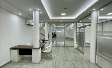 Local Comercial con Oficinas y Amplia Bodega a 4 mins del Aeropuerto