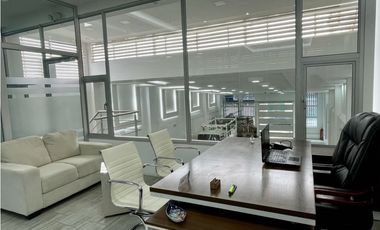 Local Comercial con Oficinas y Amplia Bodega a 4 mins del Aeropuerto