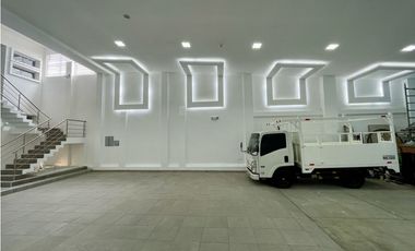 Local Comercial con Oficinas y Amplia Bodega a 4 mins del Aeropuerto
