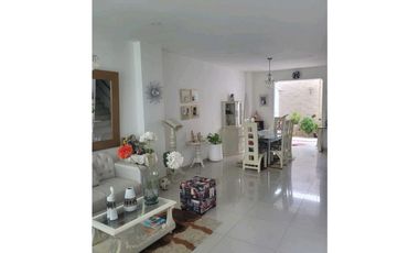 CASA EN VENTA EN CONJUNTO CERRADO EN LA CASTELLANA MONTERA