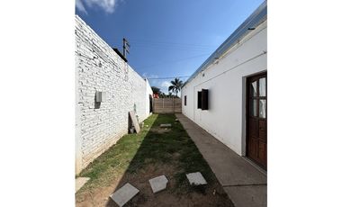 SE VENDE CASA DOS DORMITORIOS + LOCAL COMERCIAL EN ALMAFUERTE