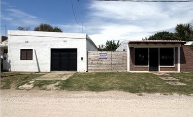 SE VENDE CASA DOS DORMITORIOS + LOCAL COMERCIAL EN ALMAFUERTE