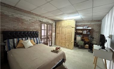 SE VENDE CASA DOS DORMITORIOS + LOCAL COMERCIAL EN ALMAFUERTE