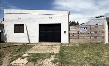 SE VENDE CASA DOS DORMITORIOS + LOCAL COMERCIAL EN ALMAFUERTE
