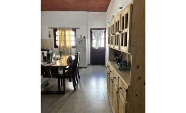 SE VENDE CASA DOS DORMITORIOS + LOCAL COMERCIAL EN ALMAFUERTE