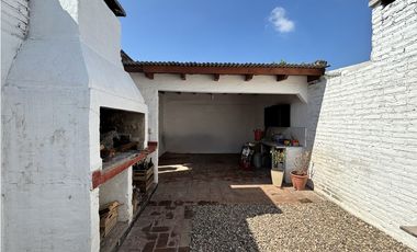 SE VENDE CASA DOS DORMITORIOS + LOCAL COMERCIAL EN ALMAFUERTE