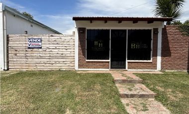 SE VENDE CASA DOS DORMITORIOS + LOCAL COMERCIAL EN ALMAFUERTE
