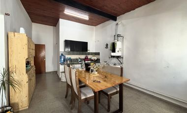 SE VENDE CASA DOS DORMITORIOS + LOCAL COMERCIAL EN ALMAFUERTE